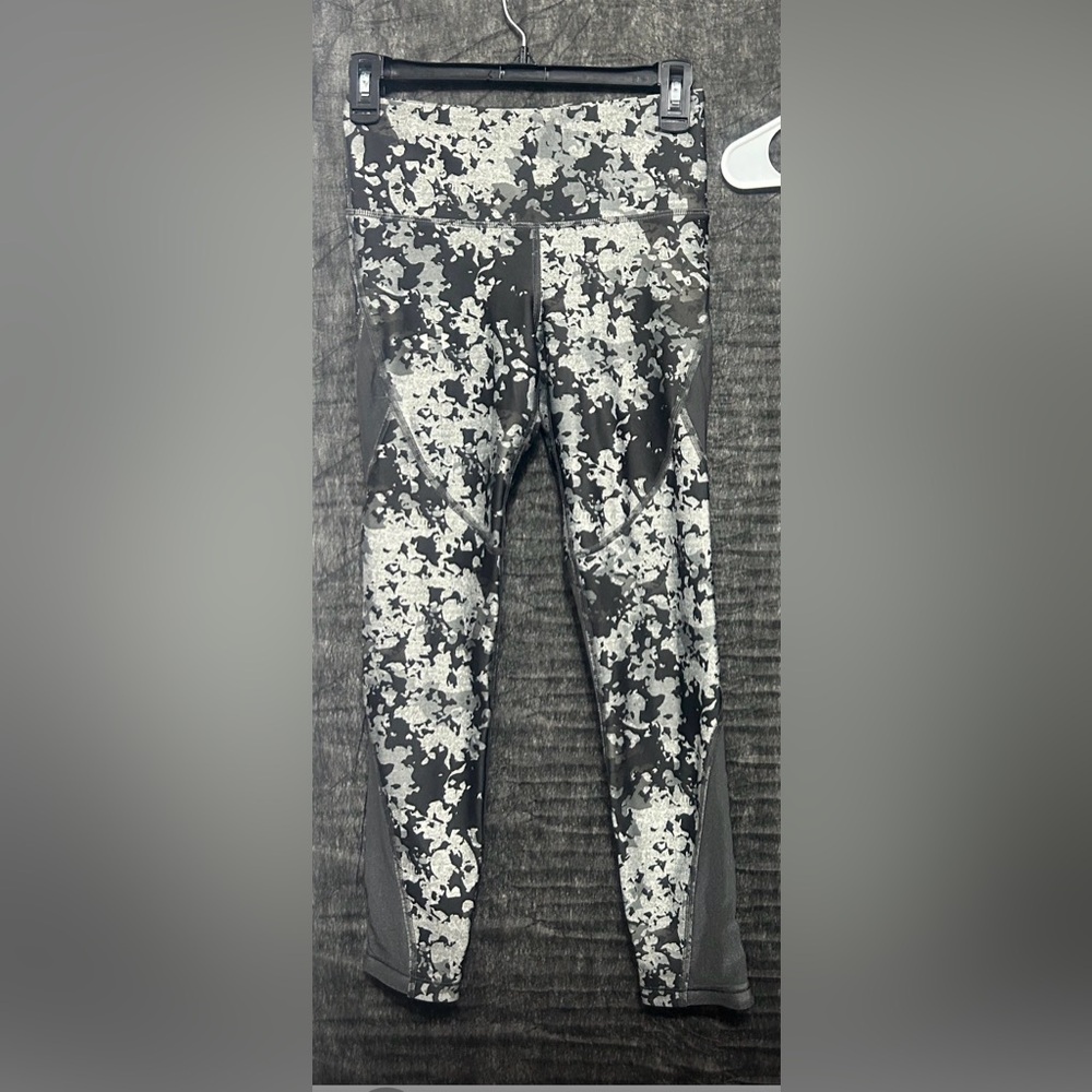 Under Armour women’s S HeatGear Compression Leggings Gray Black Camo(A231)&✨ - Picture 5 of 6